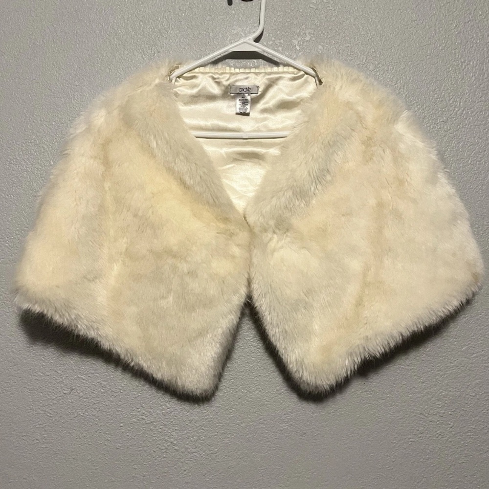 Cache Ivory Faux Fur Shawl/Wrap Size M/L Holiday Party Wedding